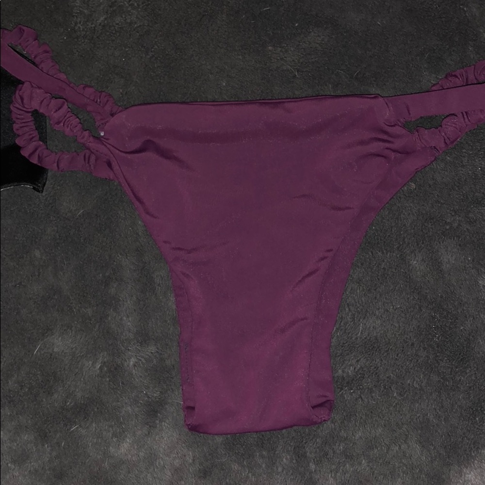 Two piece bikini - Picture 3 of 3
